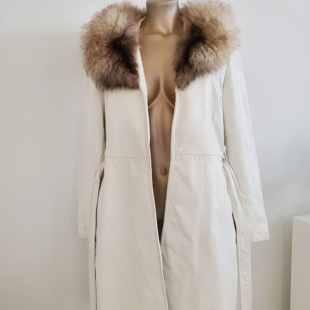 Long leather white coat with genuine fur collar - Picture 2 of 7